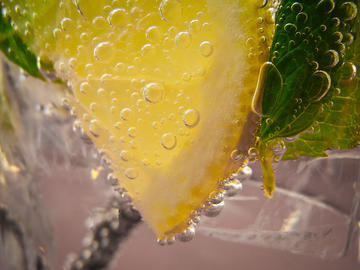 Fpr decoration only: Close up of lemon slice in beverage